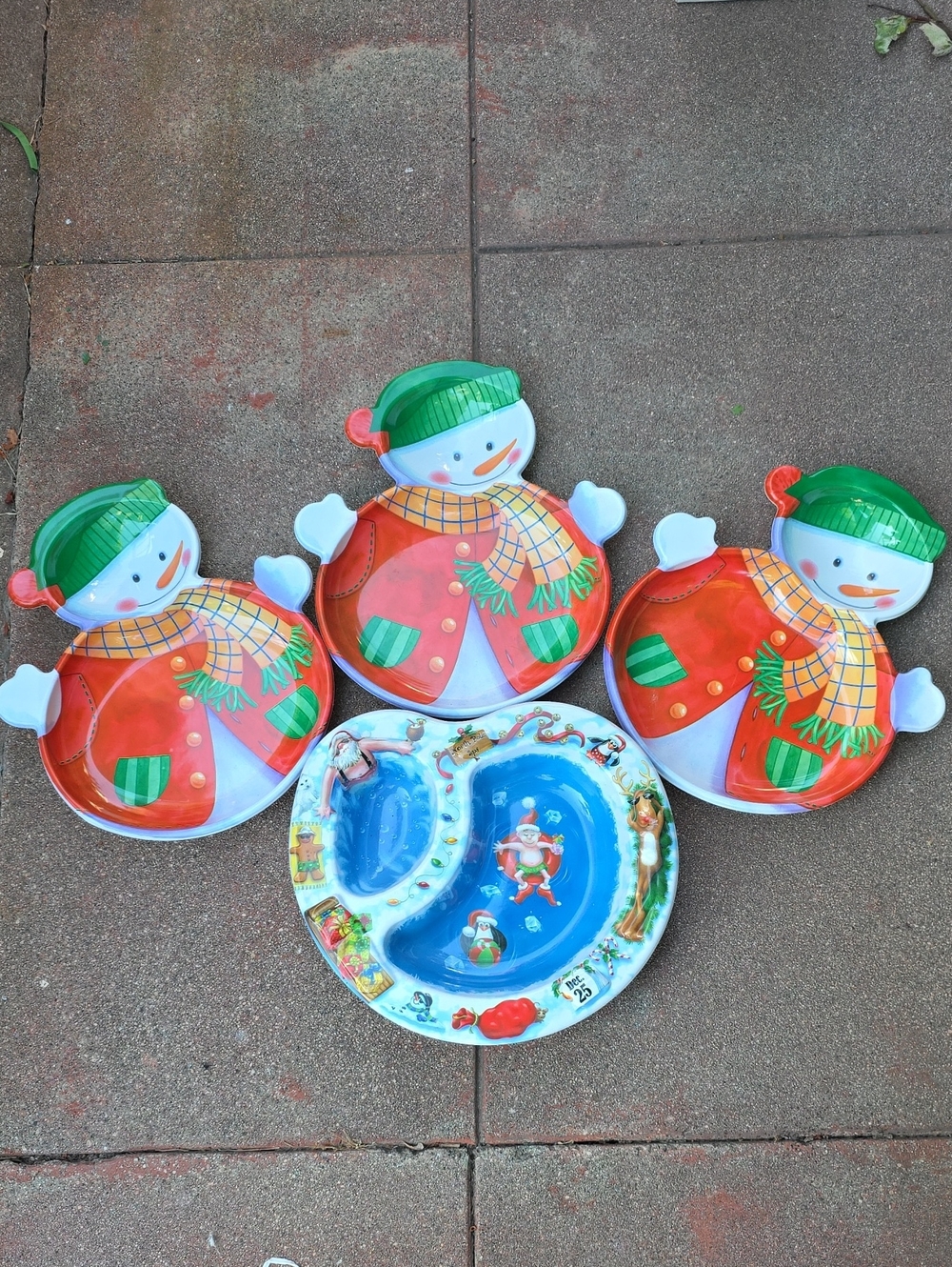 Source Unknown Red Green Snowman Serving Plates and Festive Divided Tray